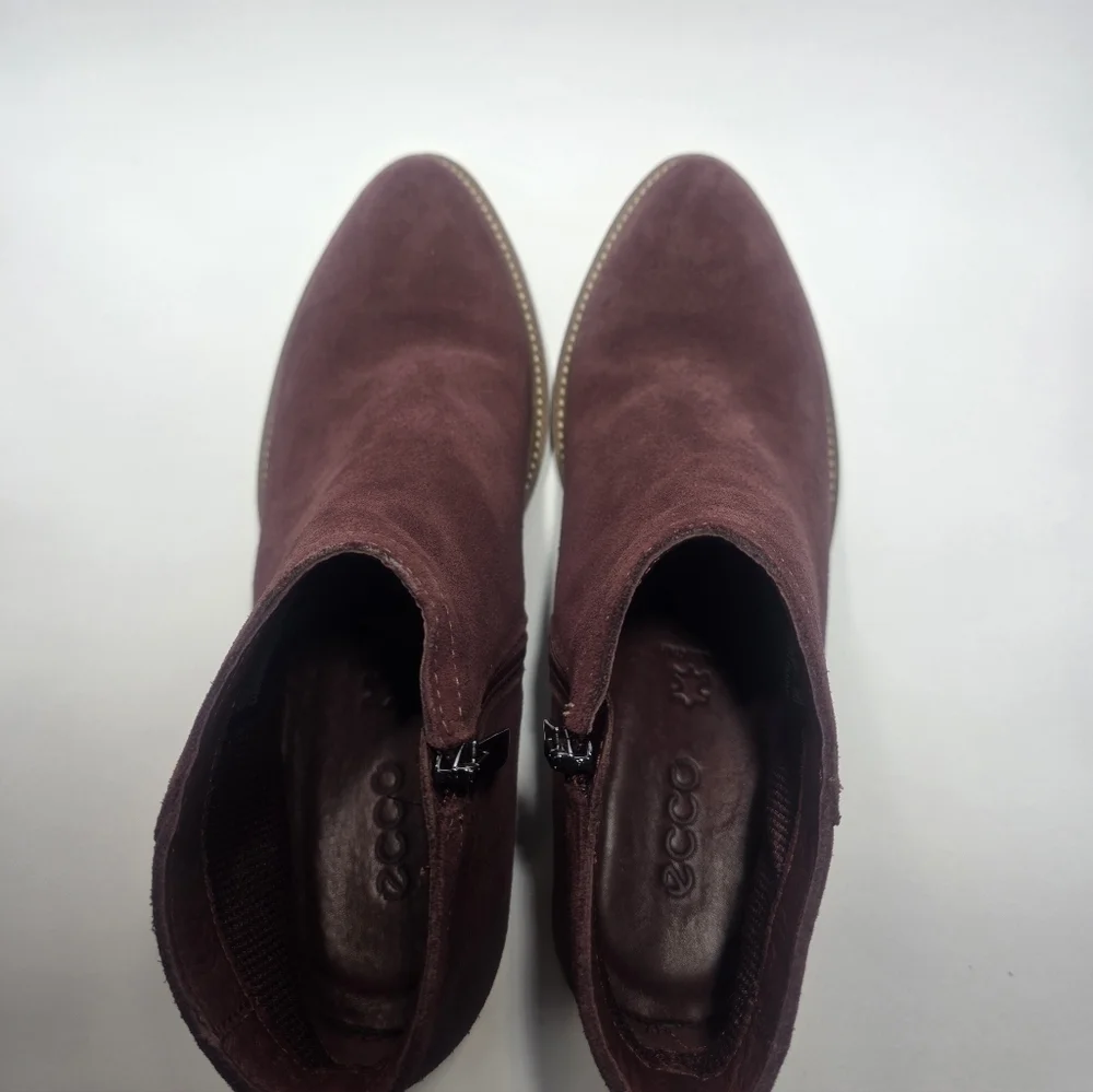 ECCO Women’s Ankle Boots Size 8-8.5 Burgundy Suede Zip Closure Comfort Casual